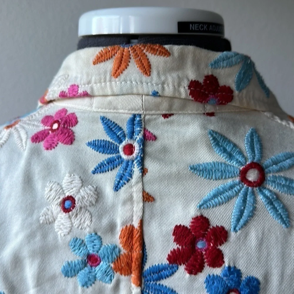 Johnny Was jacket tan blazer embroidered floral multicolored size medium